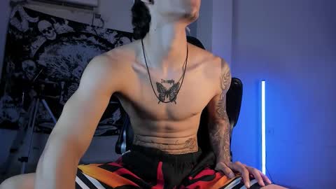 snakebutterfly online show from December 4, 5:58 am