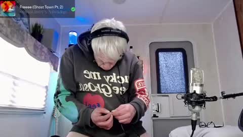 Viiscount  Snarfle Von Snarfenberg online show from March 9, 6:32 pm