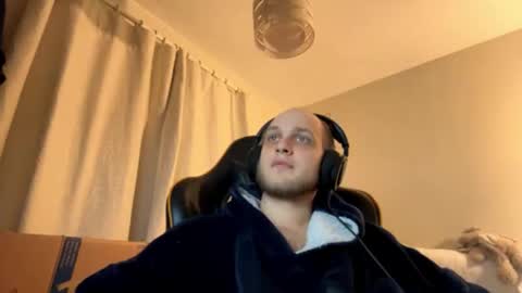 solarprowl99 online show from December 22, 2:09 am