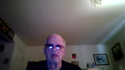 spongebobpineapple70 online show from May 17, 11:39 am