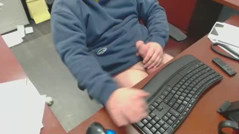 Snapshot of squirrelly82 chatting on December 17, 10:00 pm make me cum c2c talk to me online show from December 17, 10:00 pm