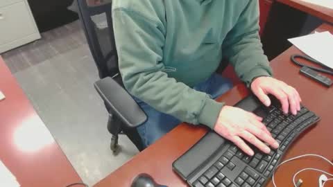 Snapshot of squirrelly82 chatting on January 16, 10:12 pm make me cum c2c talk to me online show from January 16, 10:12 pm