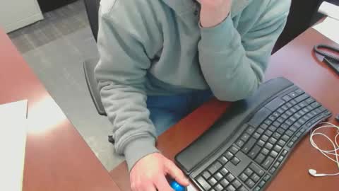 Snapshot of squirrelly82 chatting on February 18, 9:09 pm make me cum c2c talk to me online show from February 18, 9:09 pm