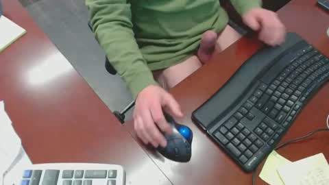 Snapshot of squirrelly82 chatting on January 23, 9:50 pm make me cum c2c talk to me online show from January 23, 9:50 pm