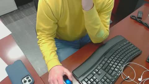 Snapshot of squirrelly82 chatting on January 13, 10:03 pm make me cum c2c talk to me online show from January 13, 10:03 pm
