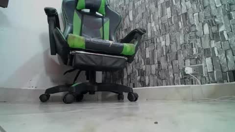 Snapshot of srfindomfeet_ chatting on February 10, 6:35 pm sr master cum its my old account online show from February 10, 6:35 pm