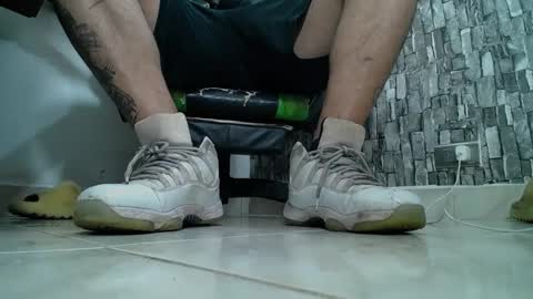 Snapshot of srfindomfeet_ chatting on January 23, 2:12 am sr master cum its my old account online show from January 23, 2:12 am