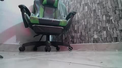 Snapshot of srfindomfeet_ chatting on February 6, 6:56 pm sr master cum its my old account online show from February 6, 6:56 pm