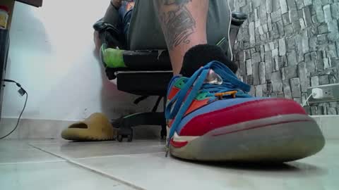 Snapshot of srfindomfeet_ chatting on February 16, 5:37 pm sr master cum its my old account online show from February 16, 5:37 pm