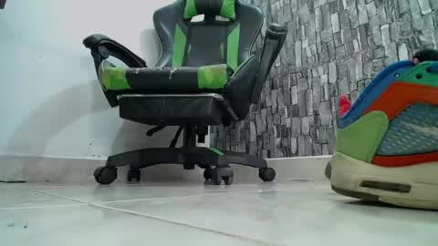 Snapshot of srfindomfeet_ chatting on January 15, 5:08 am sr master cum its my old account online show from January 15, 5:08 am