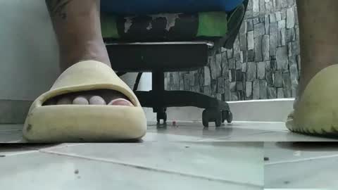 Snapshot of srfindomfeet_ chatting on September 20, 4:01 am sr master cum its my old account online show from September 20, 4:01 am