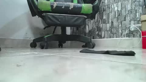 Snapshot of srfindomfeet_ chatting on October 11, 4:49 am sr master cum its my old account online show from October 11, 4:49 am
