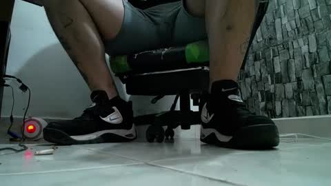 Snapshot of srfindomfeet_ chatting on January 14, 3:11 am sr master cum its my old account online show from January 14, 3:11 am