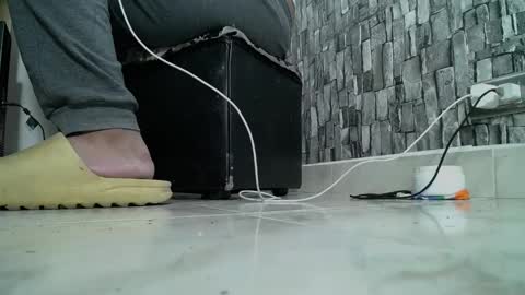 Snapshot of srfindomfeet_ chatting on December 17, 6:35 am sr master cum its my old account online show from December 17, 6:35 am
