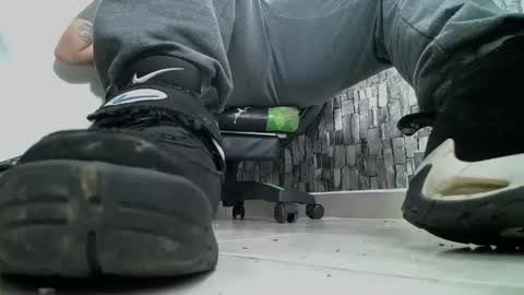 Snapshot of srfindomfeet_ chatting on January 12, 3:07 am sr master cum its my old account online show from January 12, 3:07 am