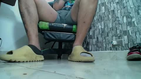 Snapshot of srfindomfeet_ chatting on February 9, 1:56 am sr master cum its my old account online show from February 9, 1:56 am