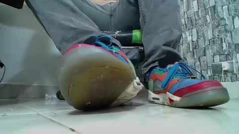 Snapshot of srfindomfeet_ chatting on January 19, 3:50 am sr master cum its my old account online show from January 19, 3:50 am