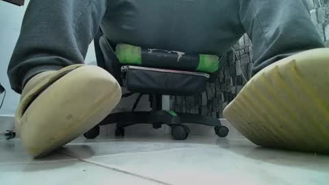 Snapshot of srfindomfeet_ chatting on March 2, 5:01 am sr master cum its my old account online show from March 2, 5:01 am