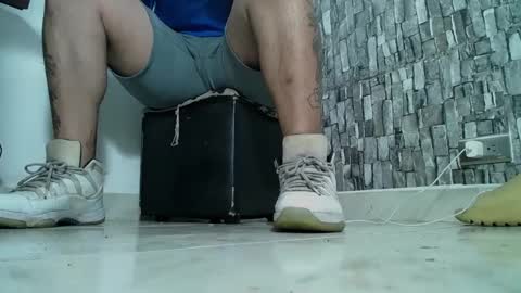 Snapshot of srfindomfeet_ chatting on December 14, 1:50 am sr master cum its my old account online show from December 14, 1:50 am