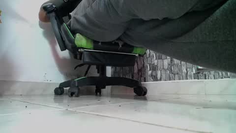 Snapshot of srfindomfeet_ chatting on February 20, 6:35 pm sr master cum its my old account online show from February 20, 6:35 pm