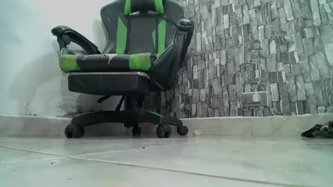 Snapshot of srfindomfeet_ chatting on February 26, 6:47 am sr master cum its my old account online show from February 26, 6:47 am