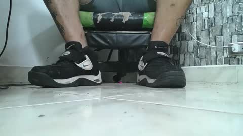 Snapshot of srfindomfeet_ chatting on September 30, 2:18 am sr master cum its my old account online show from September 30, 2:18 am
