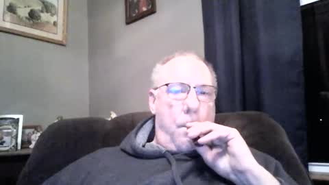 Snapshot of stew1014 chatting on January 19, 12:28 pm bobby online show from January 19, 12:28 pm