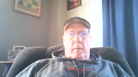 Snapshot of stew1014 chatting on February 25, 2:11 pm bobby online show from February 25, 2:11 pm