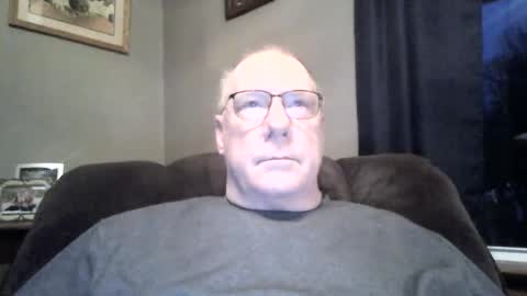 Snapshot of stew1014 chatting on January 2, 1:08 pm bobby online show from January 2, 1:08 pm