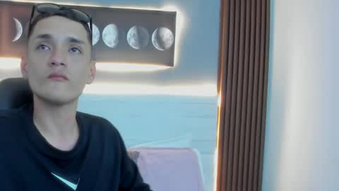 stiven_star_ online show from May 23, 1:44 am