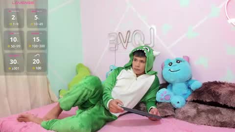 Bryan  Stiven online show from February 13, 12:57 am