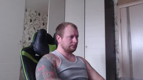 Snapshot of strongass18 chatting on February 20, 9:33 am Alex online show from February 20, 9:33 am