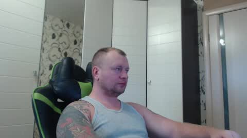 Snapshot of strongass18 chatting on December 22, 10:38 am Alex online show from December 22, 10:38 am