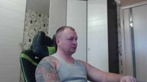 Snapshot of strongass18 chatting on March 6, 9:03 am Alex online show from March 6, 9:03 am