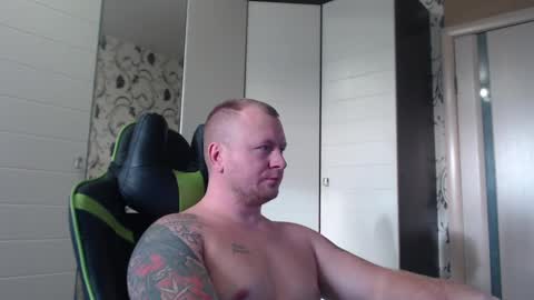 Snapshot of strongass18 chatting on December 19, 9:40 am Alex online show from December 19, 9:40 am