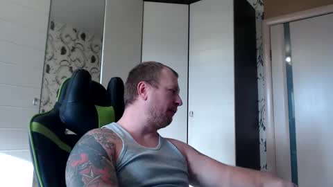 Snapshot of strongass18 chatting on February 4, 9:07 am Alex online show from February 4, 9:07 am