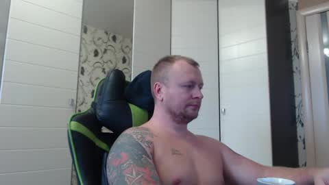 Snapshot of strongass18 chatting on December 26, 9:01 am Alex online show from December 26, 9:01 am