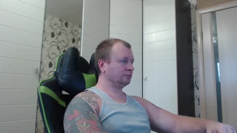 Snapshot of strongass18 chatting on January 26, 10:23 am Alex online show from January 26, 10:23 am
