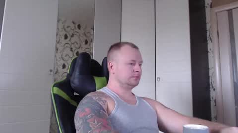 Snapshot of strongass18 chatting on March 4, 8:46 am Alex online show from March 4, 8:46 am