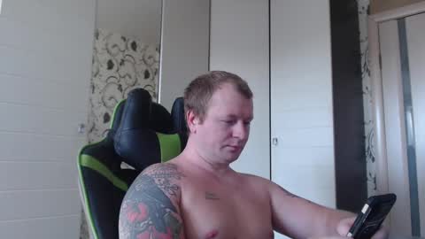 Snapshot of strongass18 chatting on February 25, 8:47 am Alex online show from February 25, 8:47 am