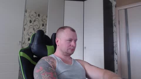 Snapshot of strongass18 chatting on December 17, 7:29 am Alex online show from December 17, 7:29 am