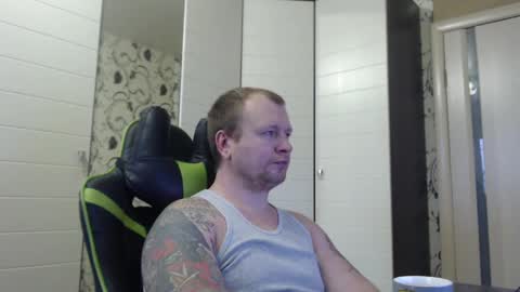 Snapshot of strongass18 chatting on January 28, 8:57 am Alex online show from January 28, 8:57 am