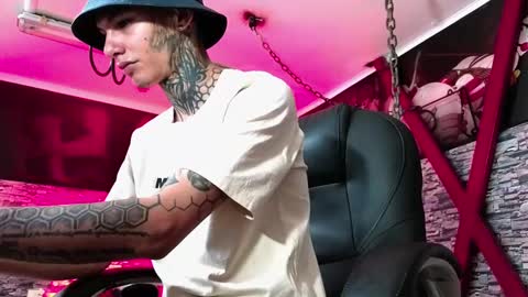 stuart_boy_ online show from October 21, 7:39 pm