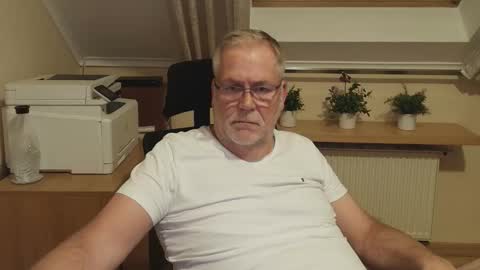 subbear1968 online show from May 13, 8:39 pm