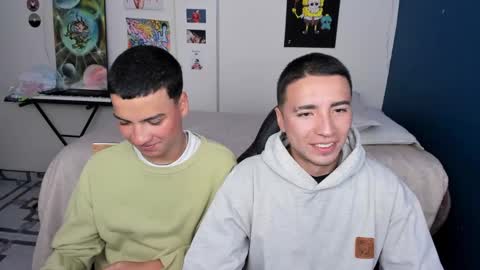 Snapshot of sweet_boys_xx chatting on December 12, 1:28 pm CristianBrayan PVT OPEN online show from December 12, 1:28 pm
