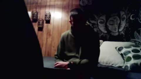 swimmingwithpsychopaths77 online show from December 15, 11:55 am