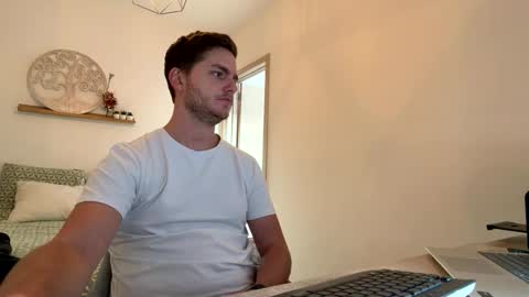 syl092 online show from March 31, 5:14 pm