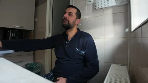 Snapshot of tarkan198 chatting on January 12, 8:46 am tarkan198 online show from January 12, 8:46 am