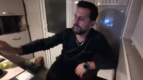 Snapshot of tarkan198 chatting on March 3, 7:12 pm tarkan198 online show from March 3, 7:12 pm