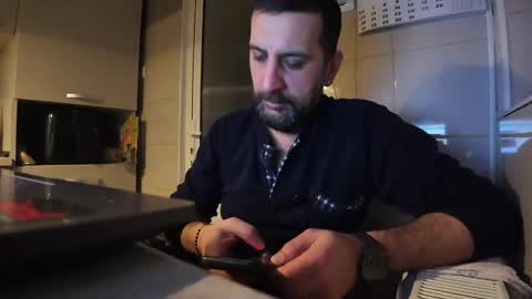 Snapshot of tarkan198 chatting on January 12, 8:25 pm tarkan198 online show from January 12, 8:25 pm